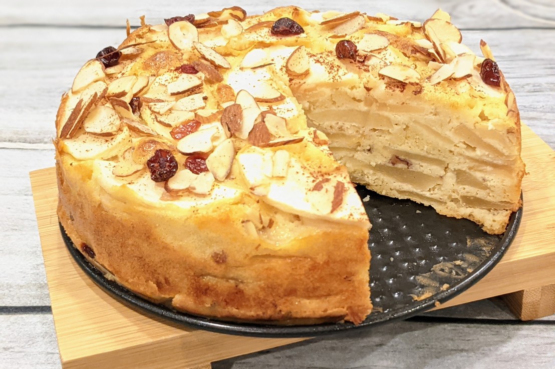 Diet Friendly Apple Almond Cake